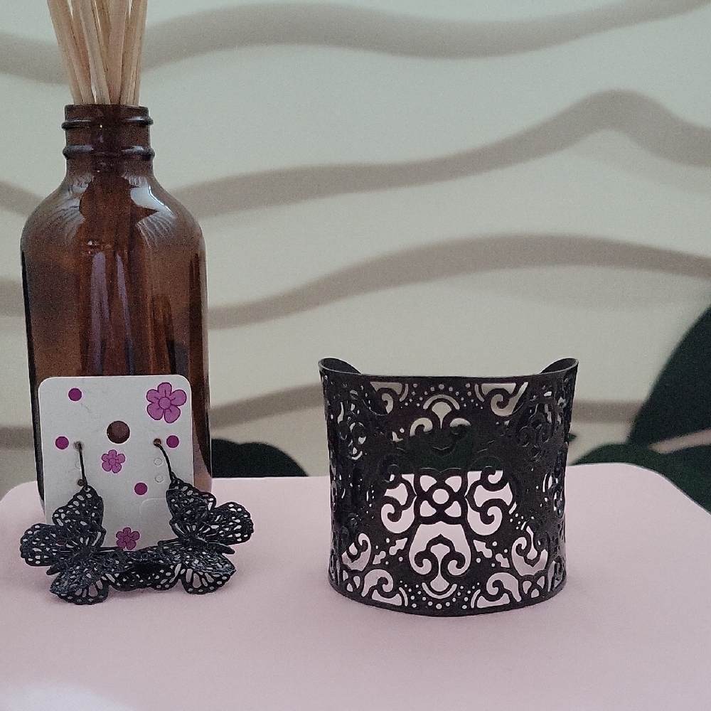 ✨️Gorgeous✨️Intricate Black Cuff Bracelet And Matching Butterfly Earrings